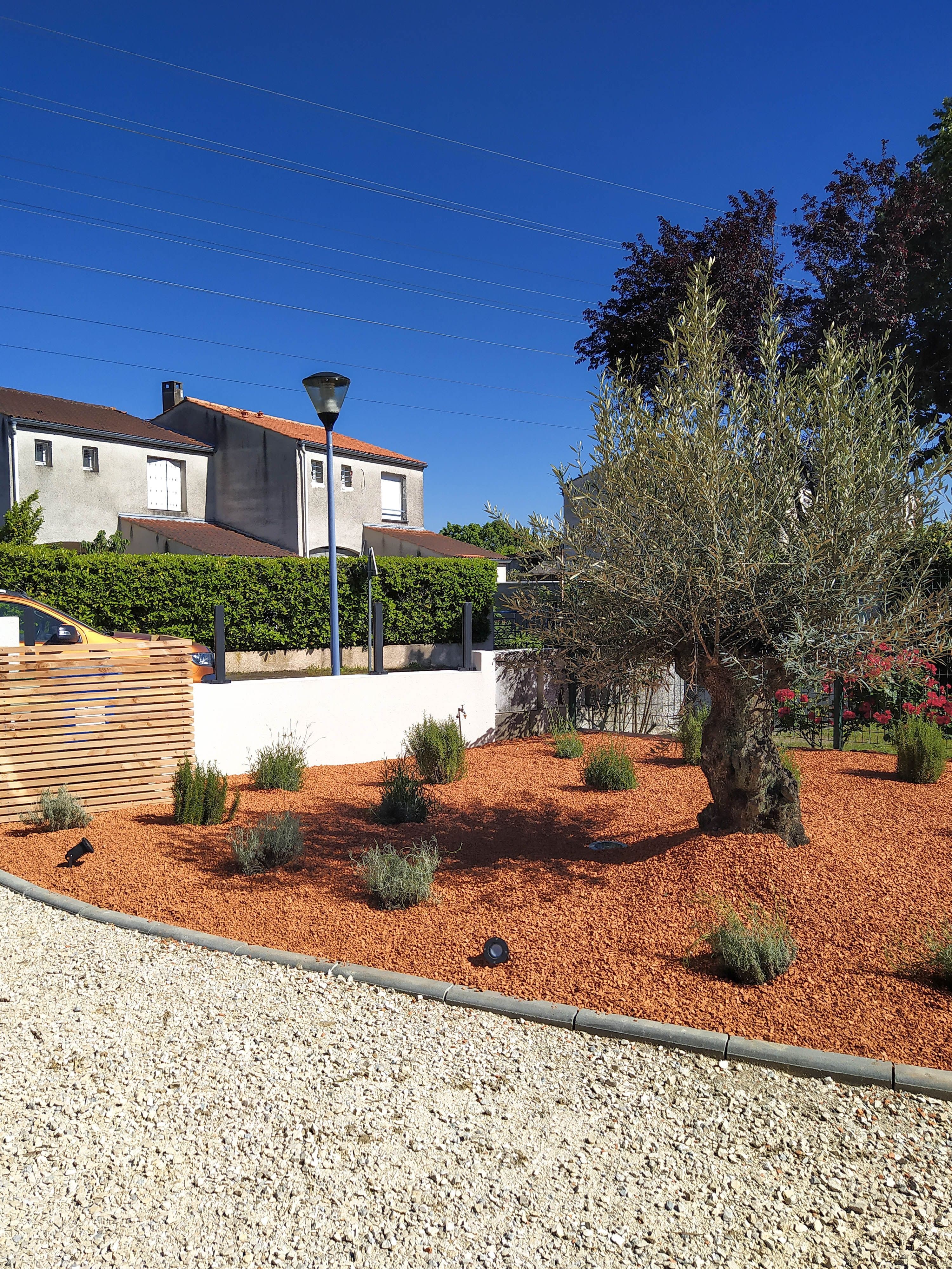 Parking & jardin paysager — vue principale