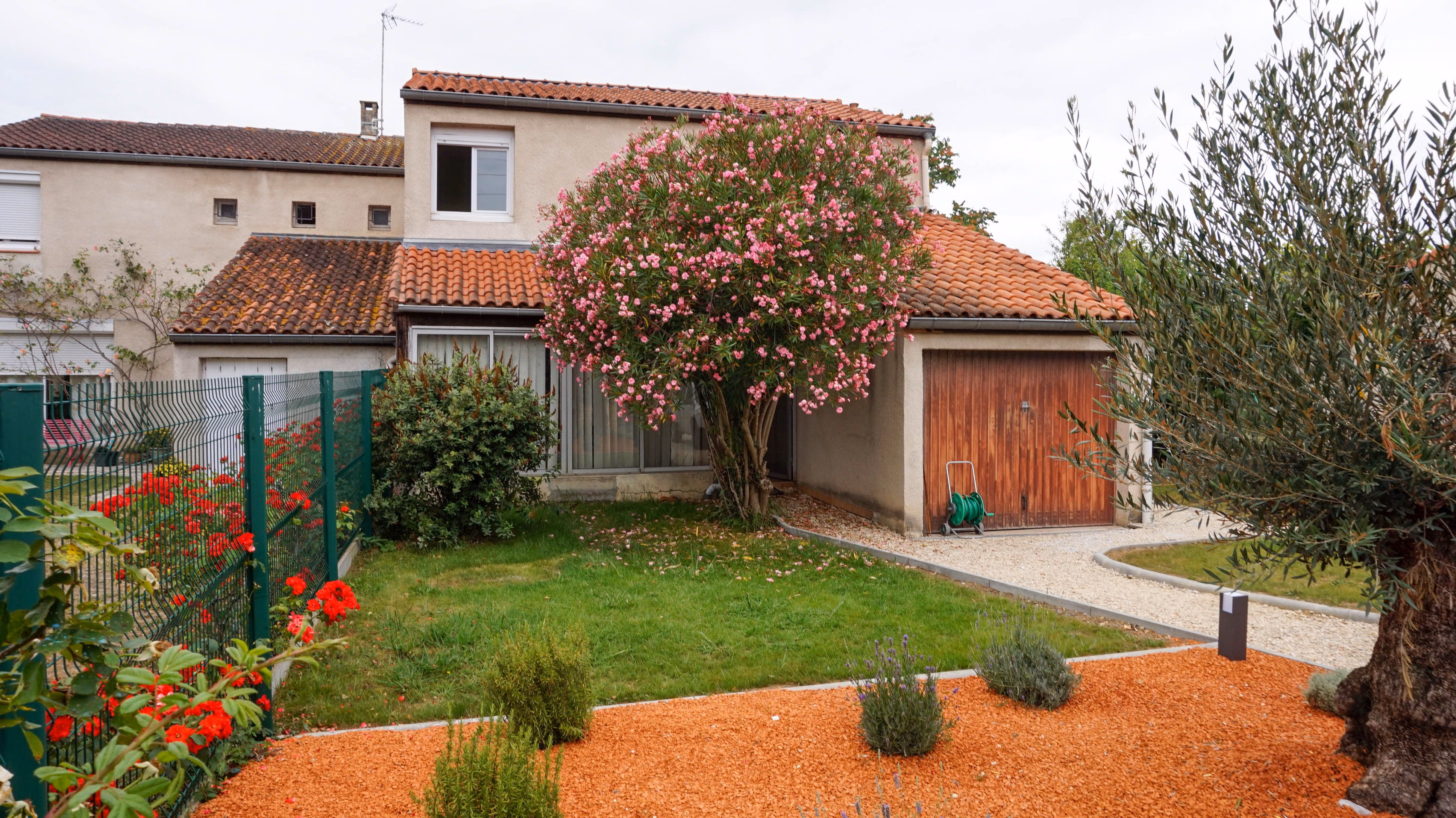Parking & jardin paysager — vue 3